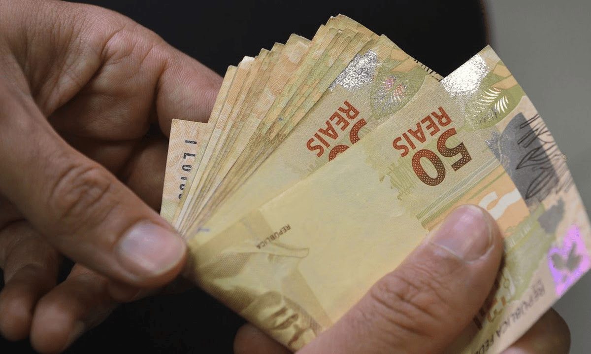 Auxílio Brasil volta a fazer pagamentos na próxima semana