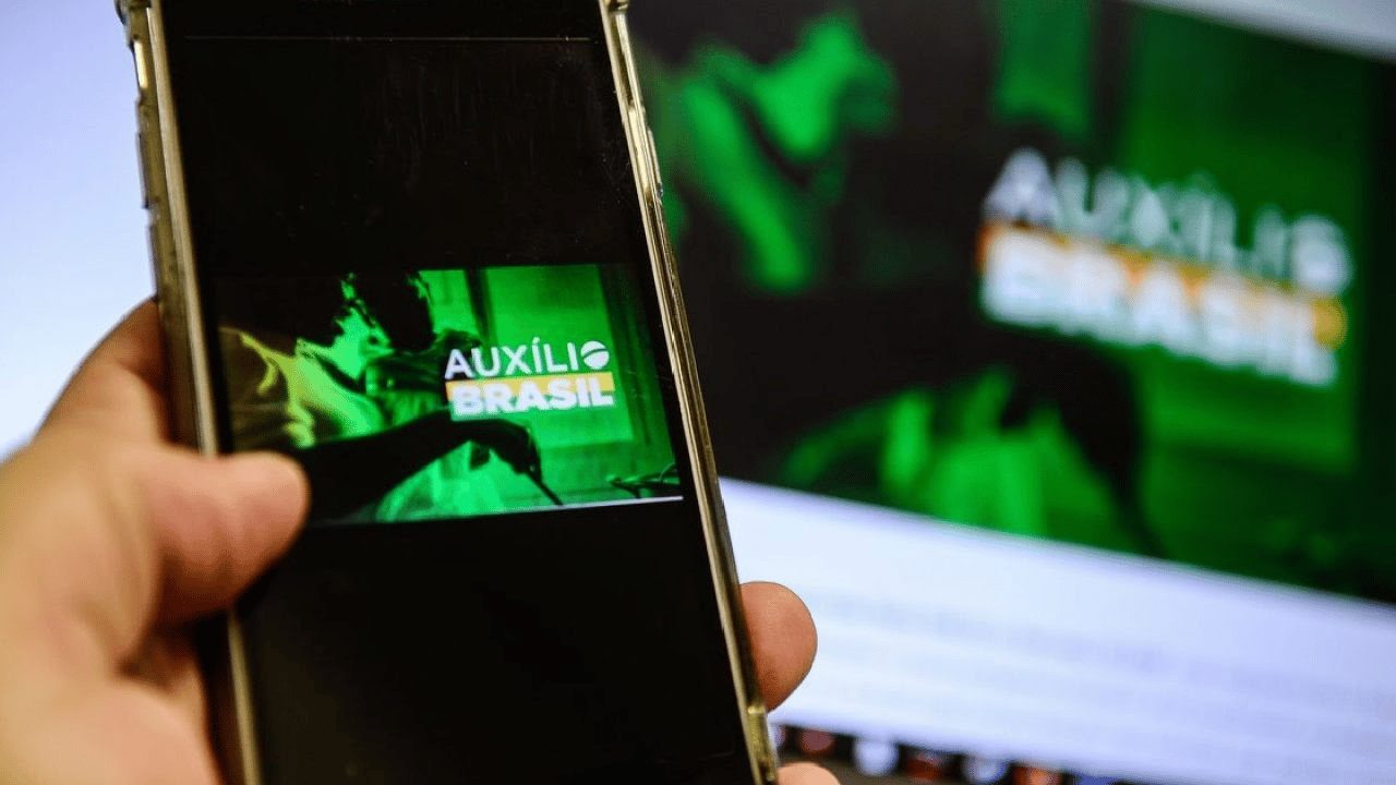 Auxílio Brasil: mais de 450 mil famílias entraram no programa em outubro