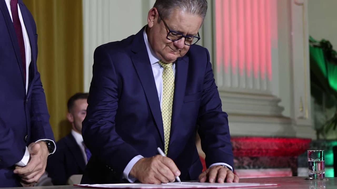 13º salário é antecipado para servidores estaduais