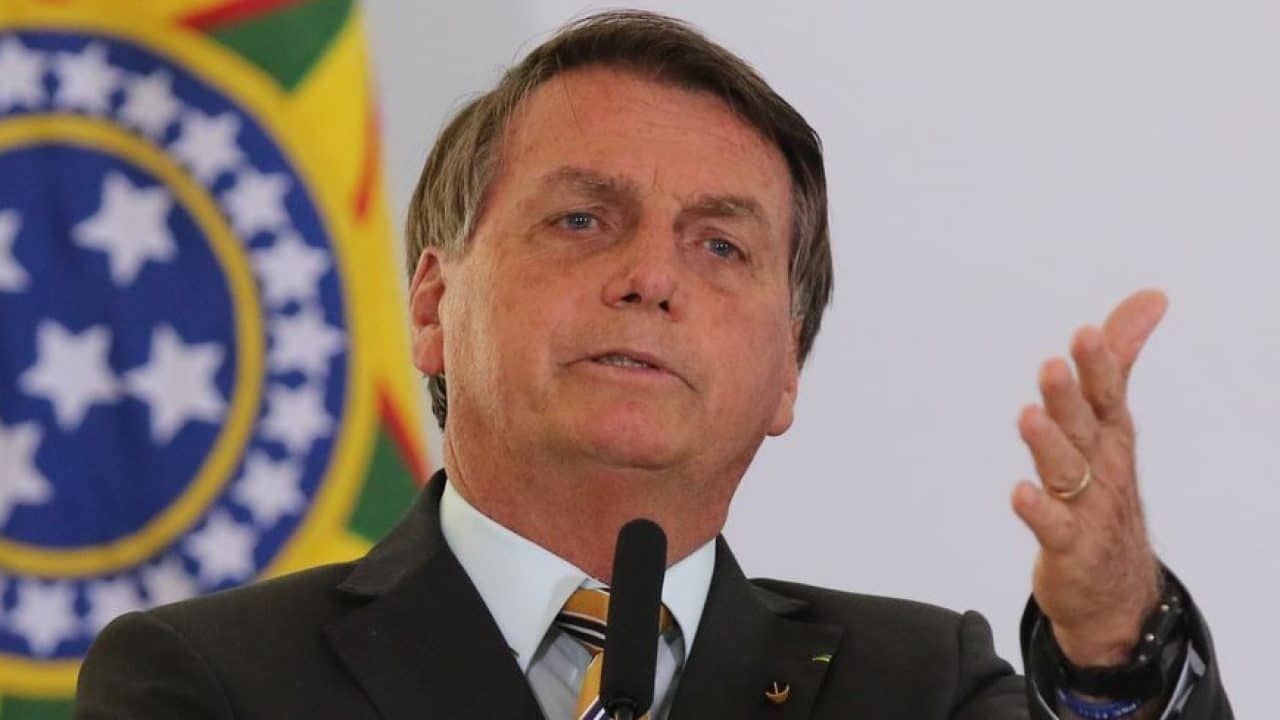 Bolsonaro diz que não vai diminuir o salário mínimo