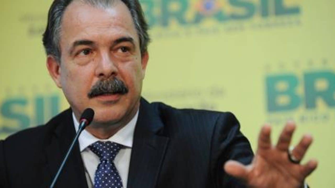 Mercadante critica política de salário do governo Bolsonaro
