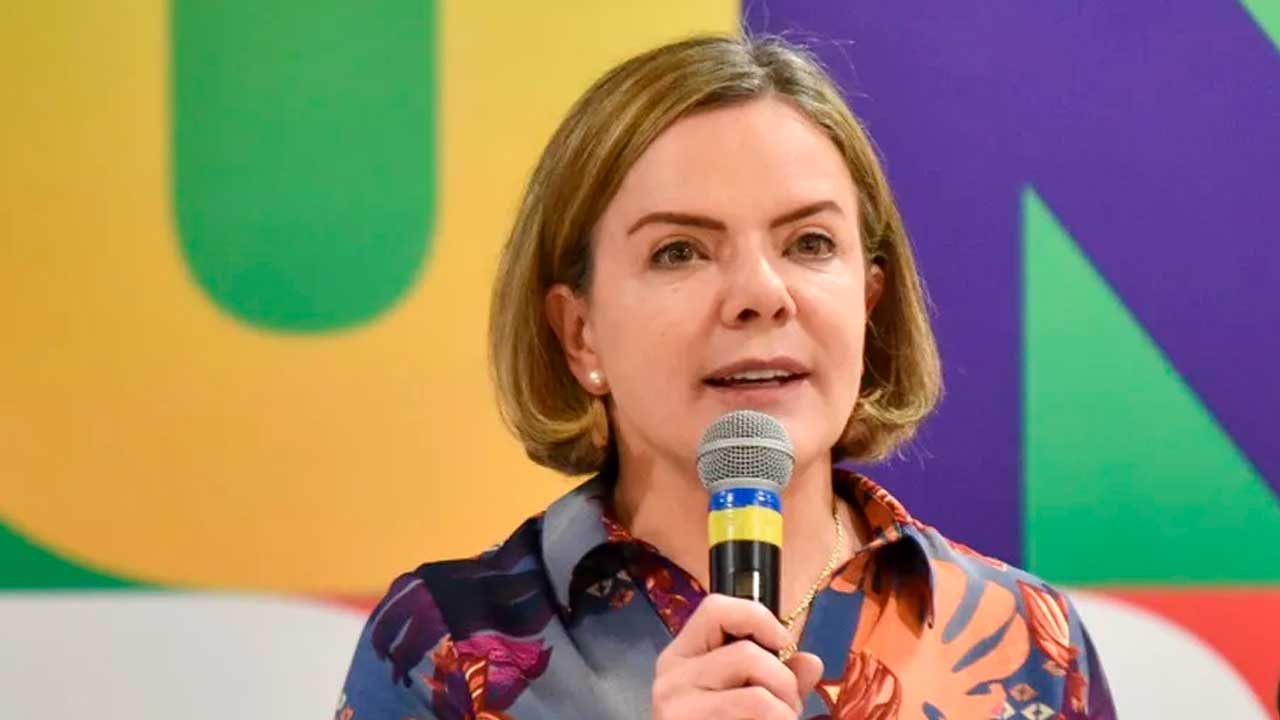 Veja nova declaração da presidente do PT sobre o Auxílio Brasil