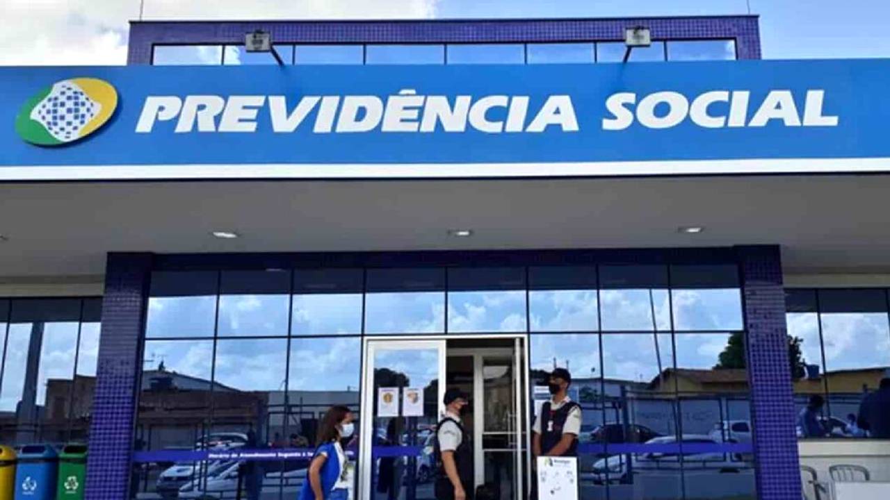 INSS: Ministro promete mutirão para acabar com a fila de espera