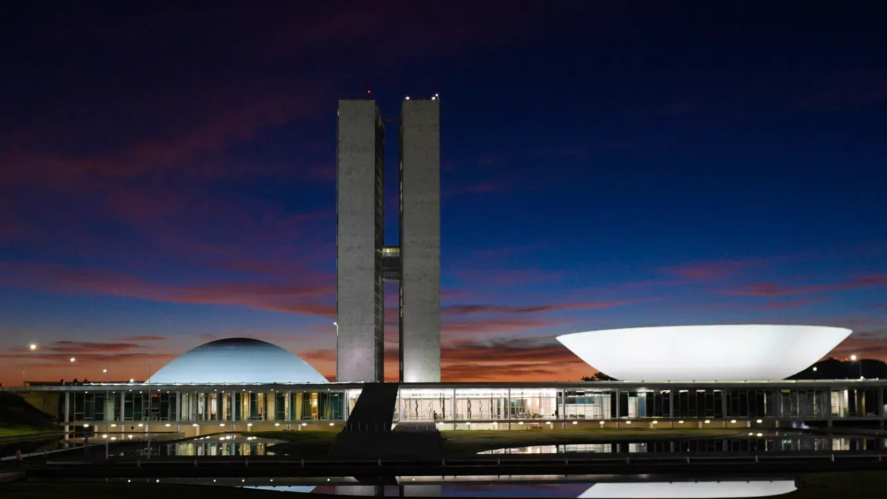 MP do salário mínimo provoca racha no Congresso Nacional