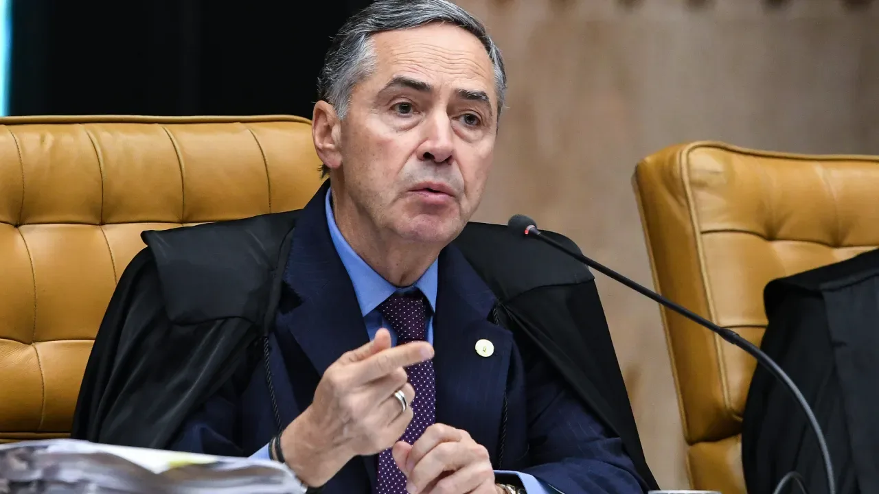 Em discurso, Barroso elogia Lula por pagamentos do Bolsa Família
