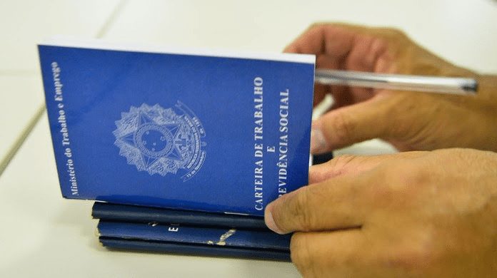 Emprego novo. Vou precisar cumprir aviso prévio no antigo?
