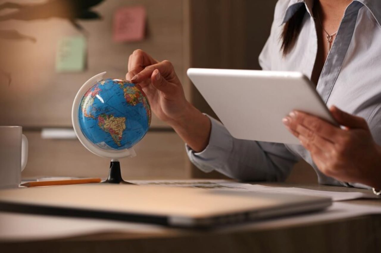 Brasileiro que mora no exterior pode contribuir para o INSS no Brasil?