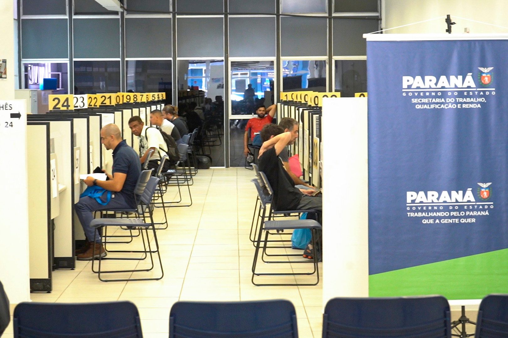Emprego no Paraná: Agências do Trabalhador abrem 18,5 mil vagas