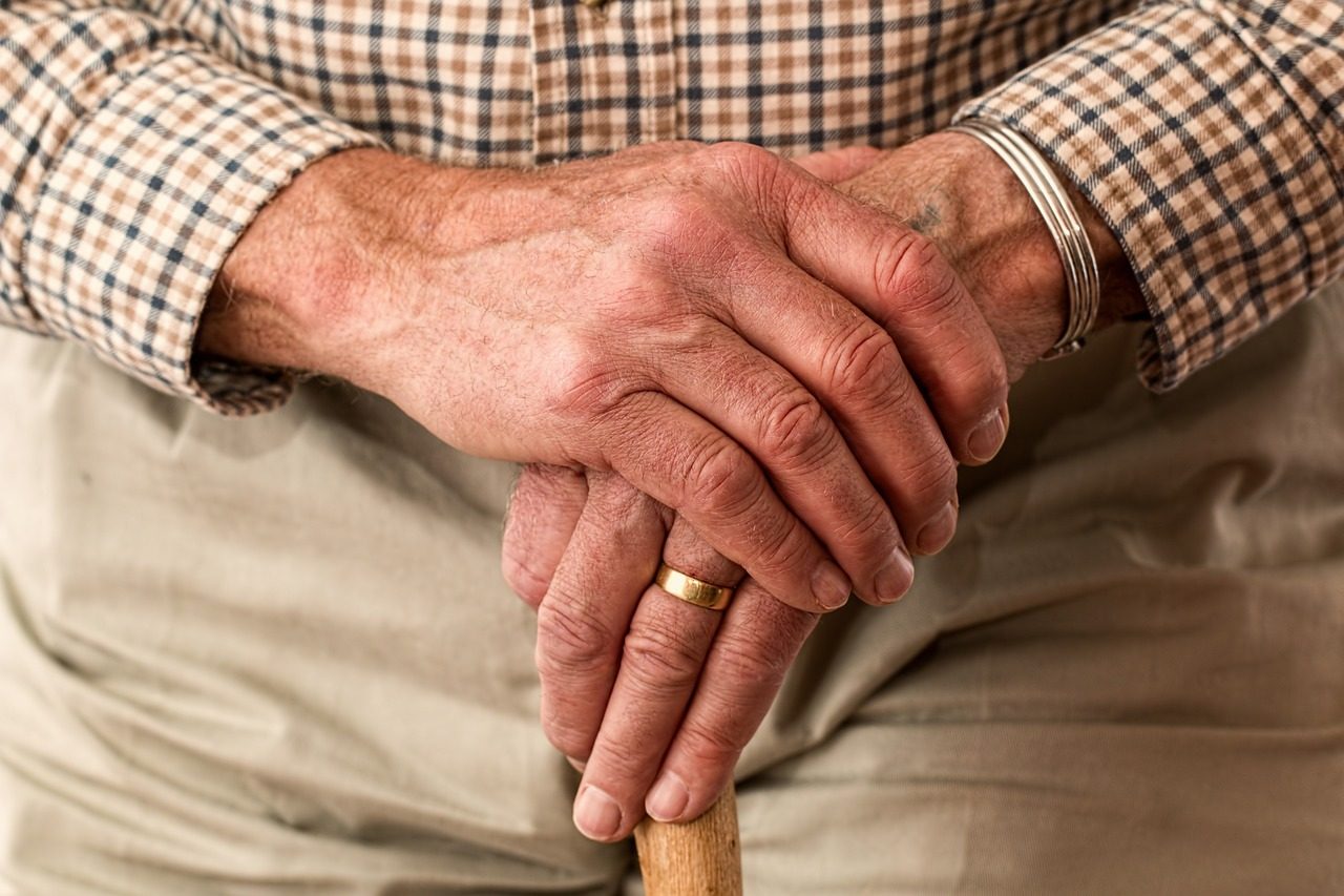 Contribuintes com Alzheimer estão isentos do IR? Entenda!