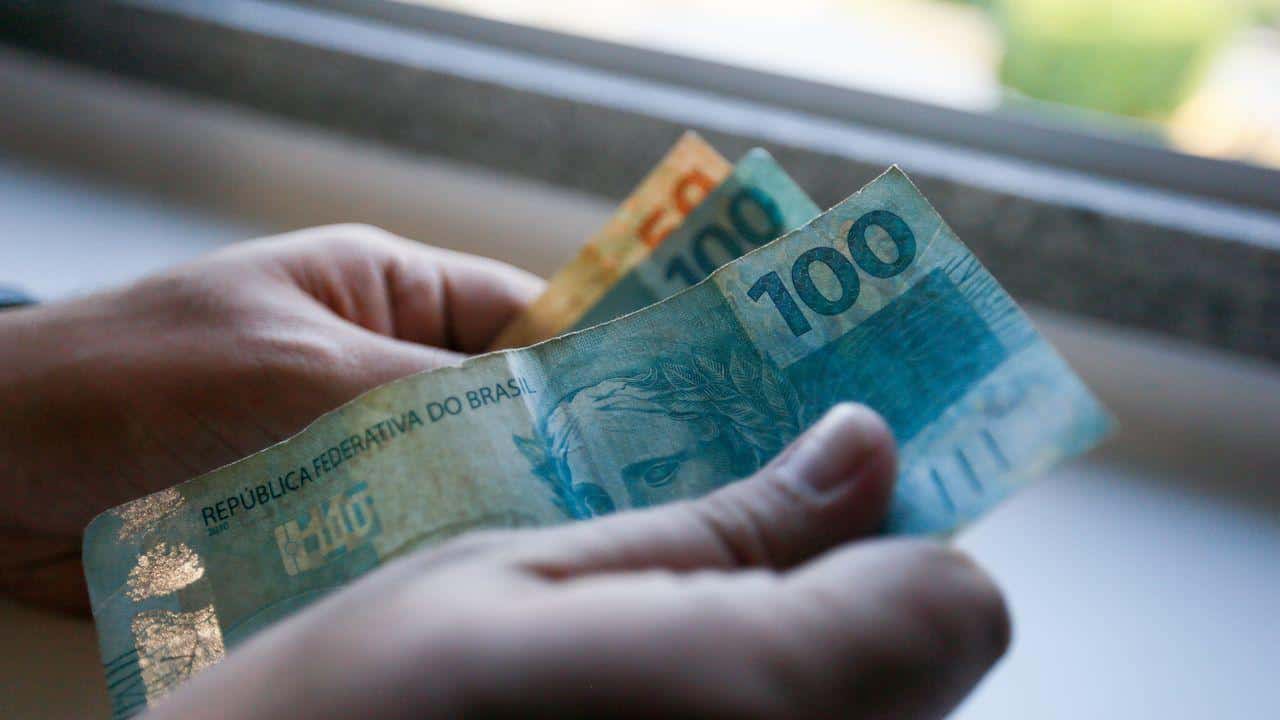 Governo do Paraná reajusta salário mínimo regional