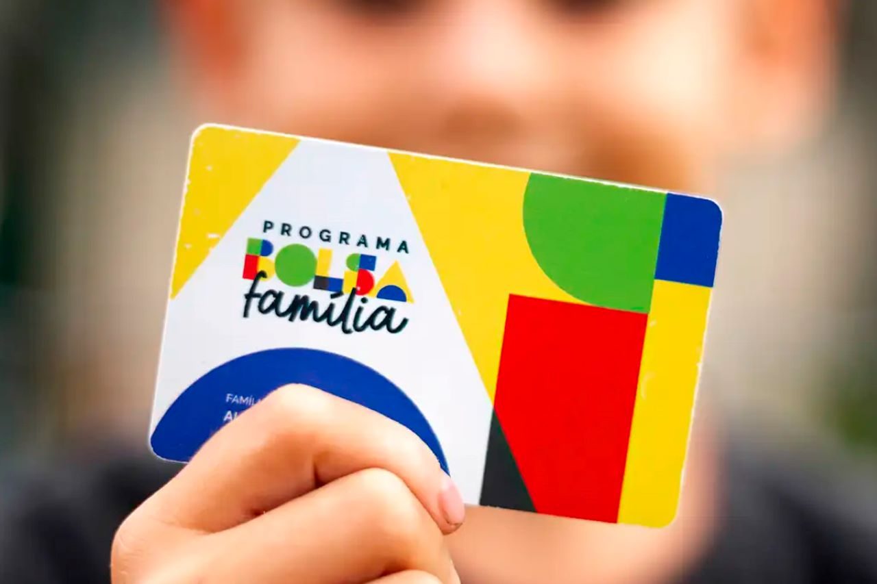 Bolsa Família de outubro: beneficiários já podem consultar datas e valores