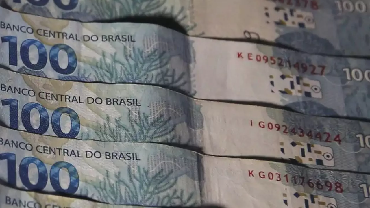 Projeto que eleva salário mínimo chega ao congresso; veja valores