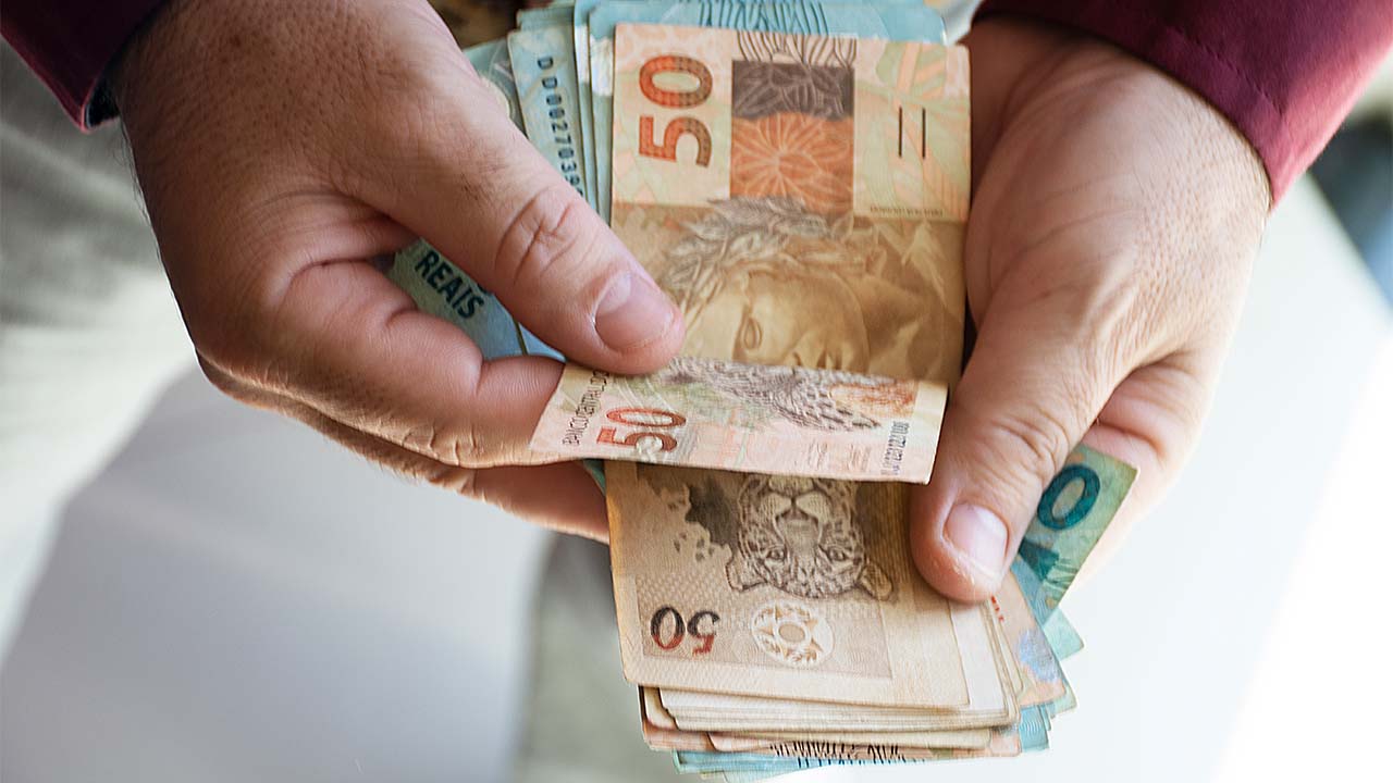 Último grupo de aposentados recebe parcela do 13º salário nesta quinta (8)