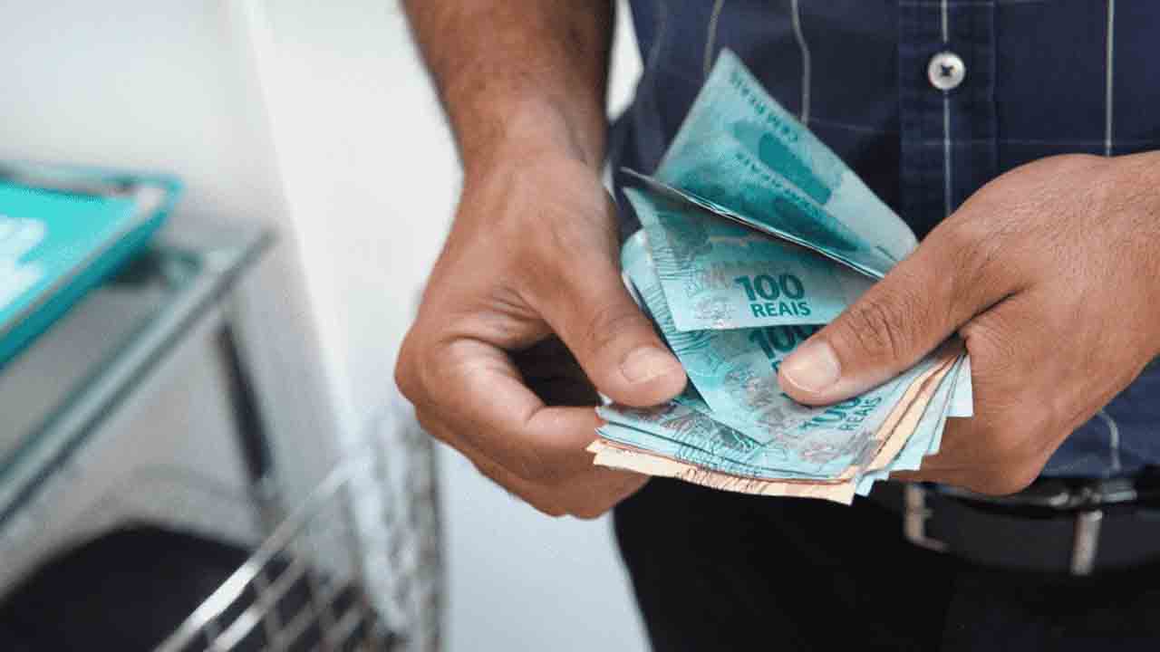 Salário mínimo tem papel fundamental na economia