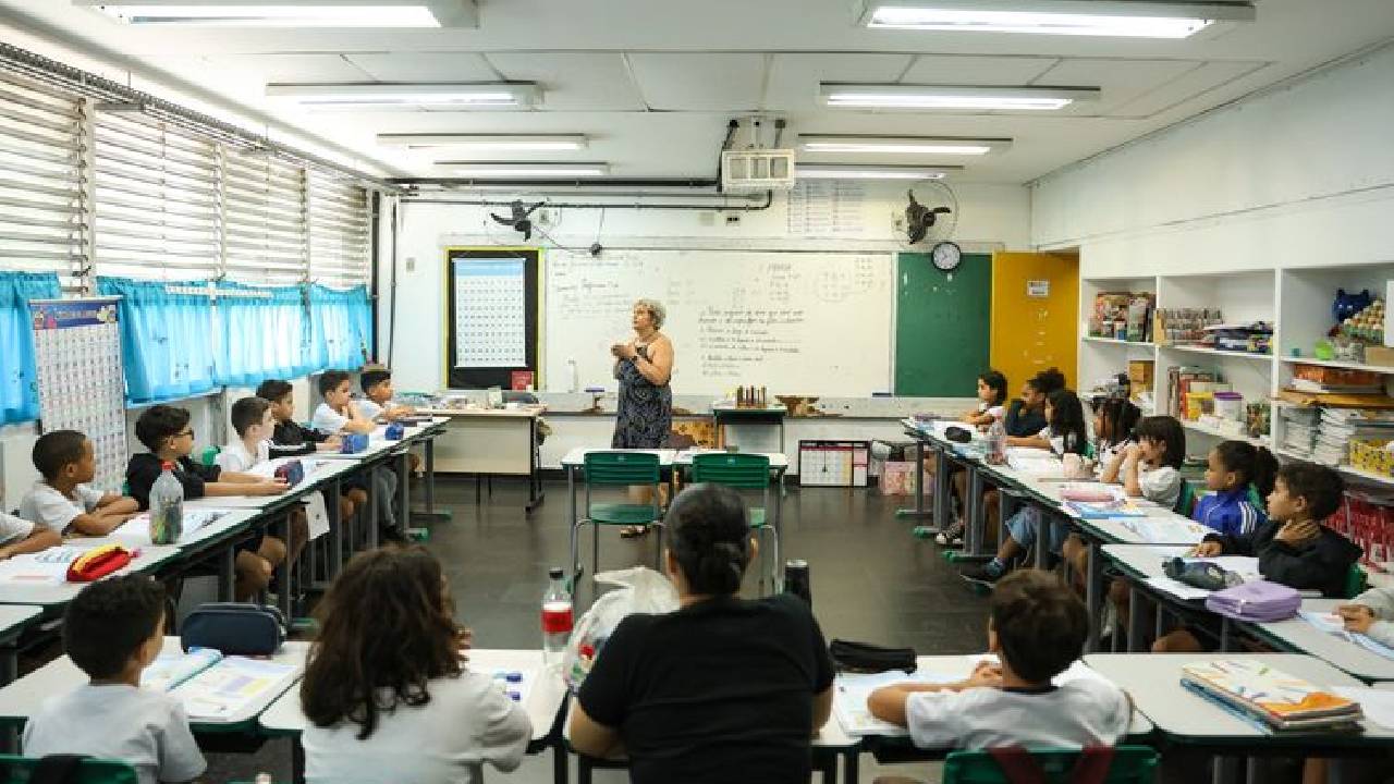 Projeto de Lei vai garantir salários mais altos para professores