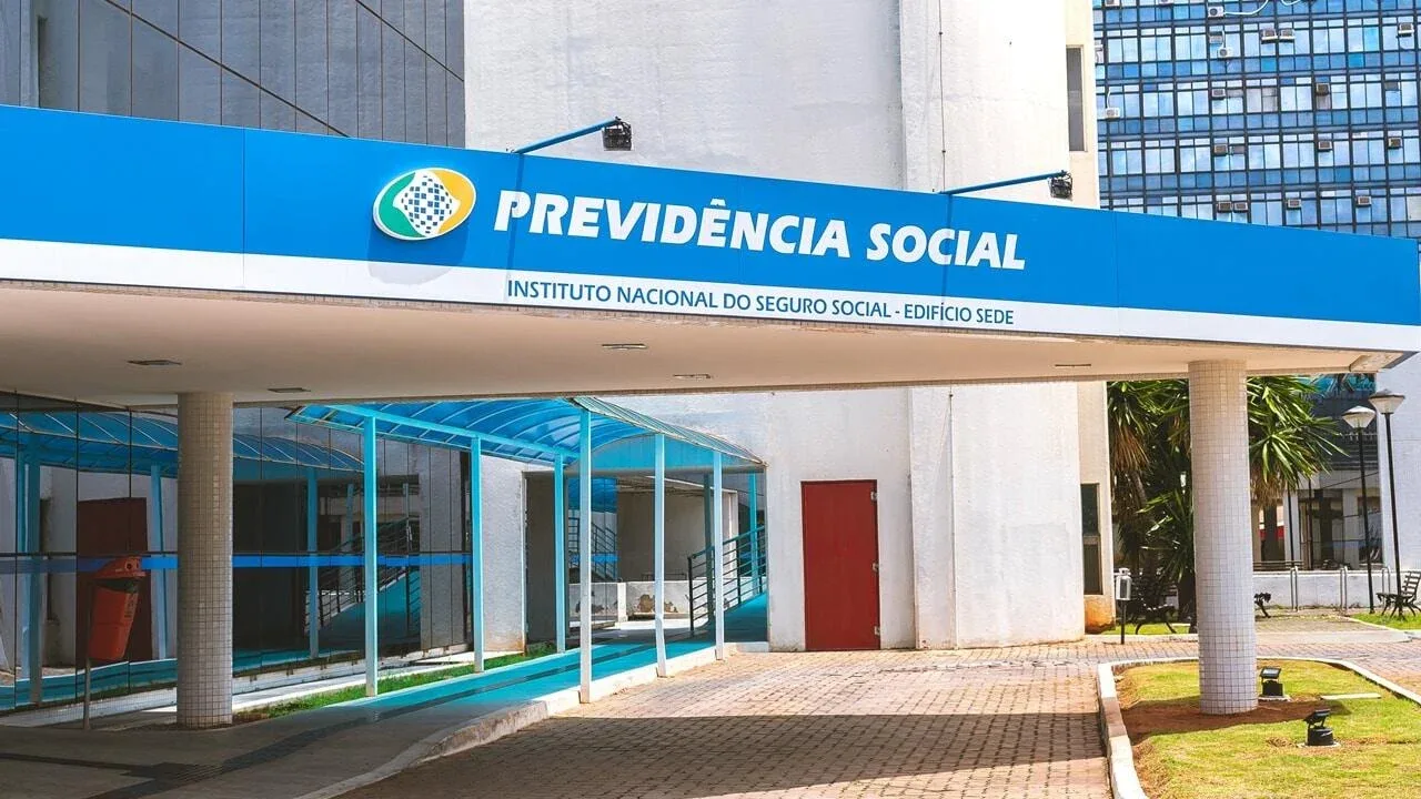 Lula sanciona lei que garante bônus a servidores do INSS