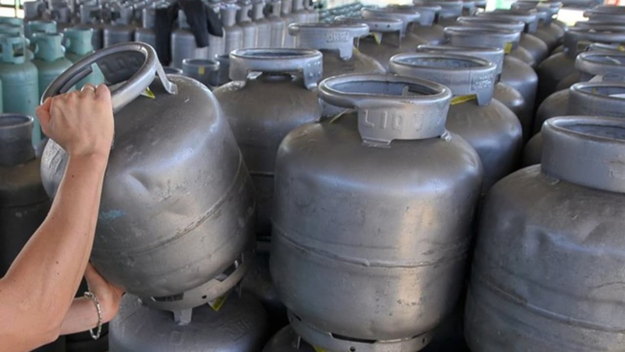 Gás do Povo: governo libera regras e anuncia gás de cozinha gratuito