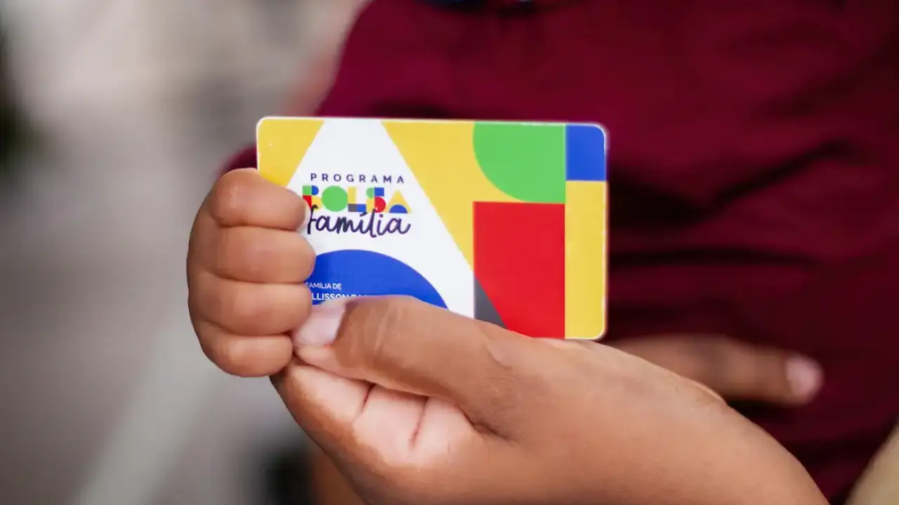 Bolsa Família de dezembro: quem tem NIS Final 3 recebe nesta sexta (12)