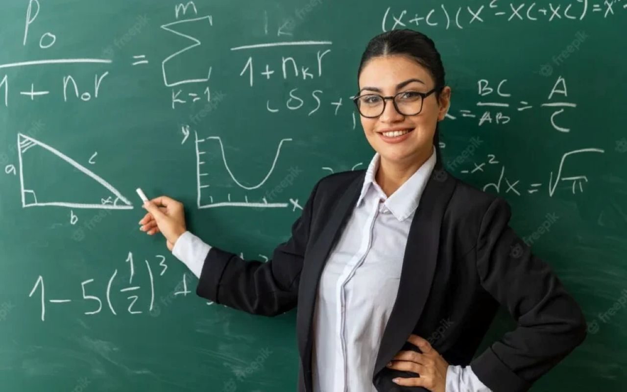 Regra permite aposentadoria antecipada do professor e poucos conhecem