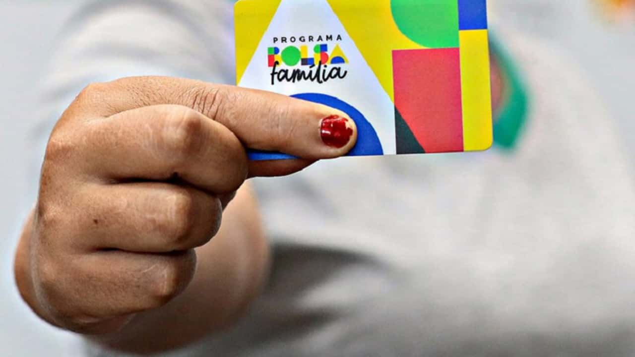 Nova rodada do Bolsa Família cai hoje; descubra quem recebe