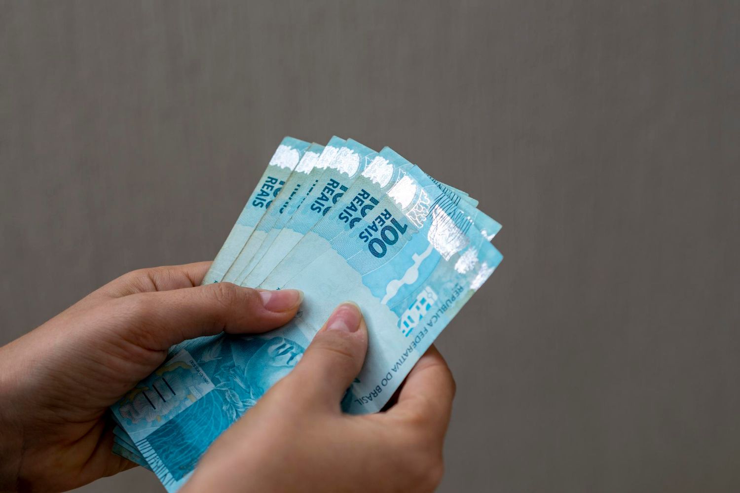 Quanto vou receber de décimo terceiro? Aprenda a fazer a conta em 2026