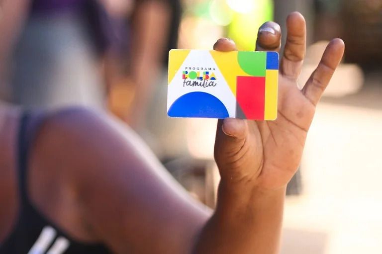Valor do Bolsa Família em outubro sobe para R$ 691 e pode passar de R$ 1.100