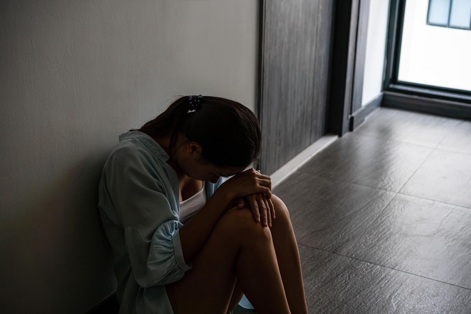 INSS pagará salário de mulheres com medida protetiva por até 6 meses; veja quem tem direito